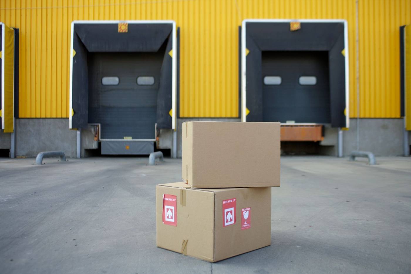 A logistics warehouse with an automatic packing line and shipping labels.