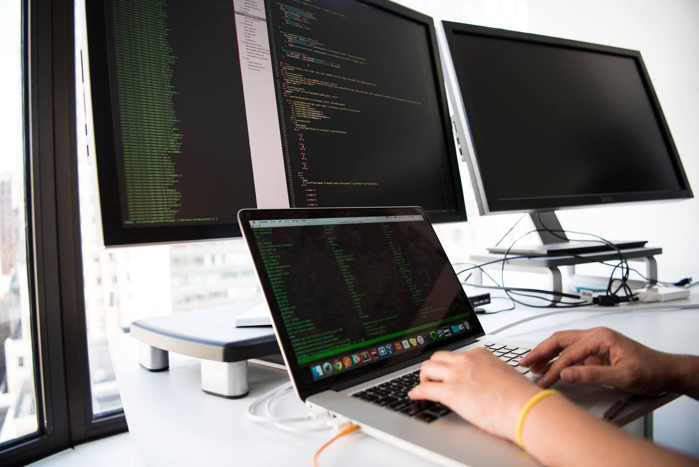 SEO specialist analysing an online store's migration plan